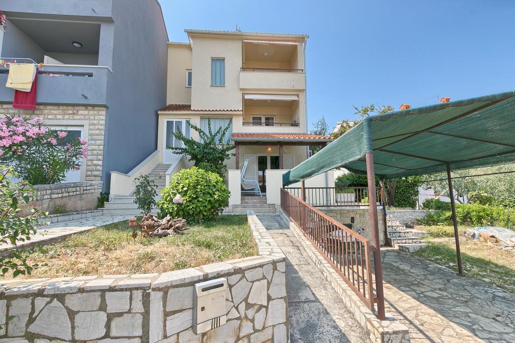 Apartments Veruda Porat Pula Bagian luar foto