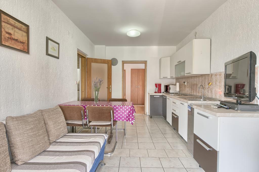 Apartments Veruda Porat Pula Bagian luar foto